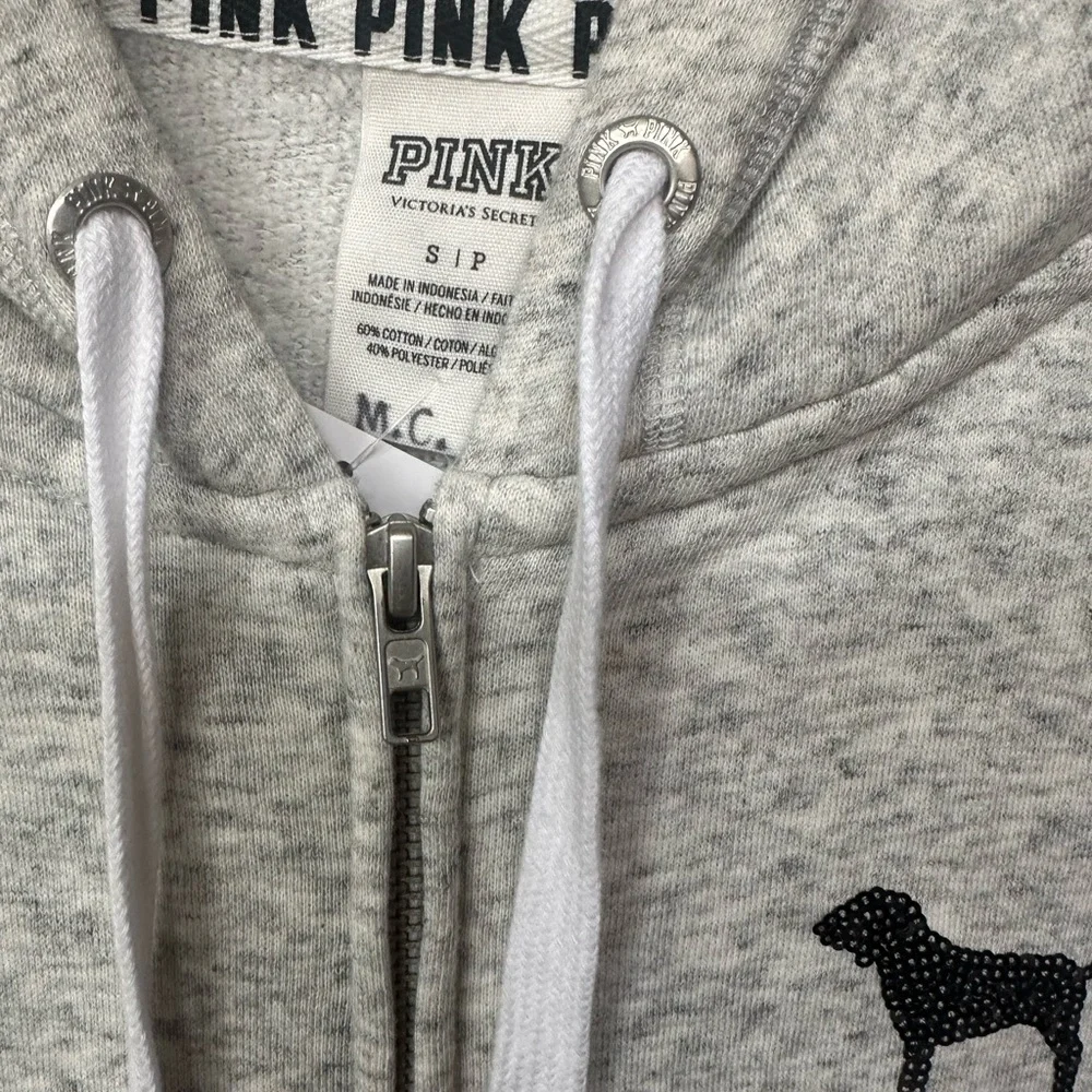 Pink Victoria's Secret Gray Zip-Up Hoodie
Women’s
Small - Picture 2 of 3